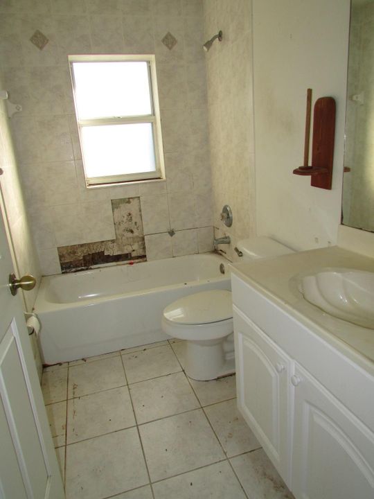 最近售出: $100,000 (3 贝兹, 2 浴室, 1199 平方英尺)
