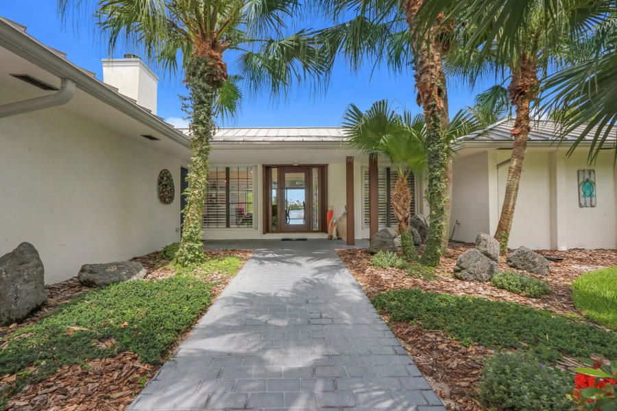 Recently Sold: $1,269,000 (3 beds, 3 baths, 2022 Square Feet)