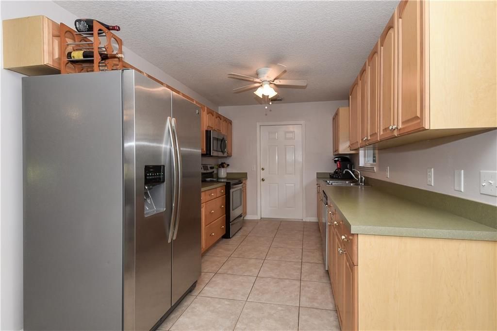 Recently Sold: $199,500 (2 beds, 2 baths, 1272 Square Feet)