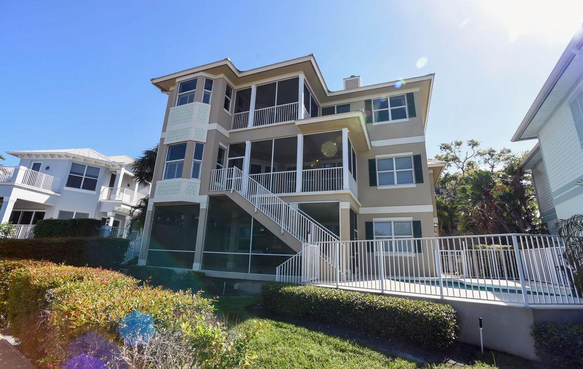 Recently Sold: $1,200,000 (4 beds, 4 baths, 3687 Square Feet)