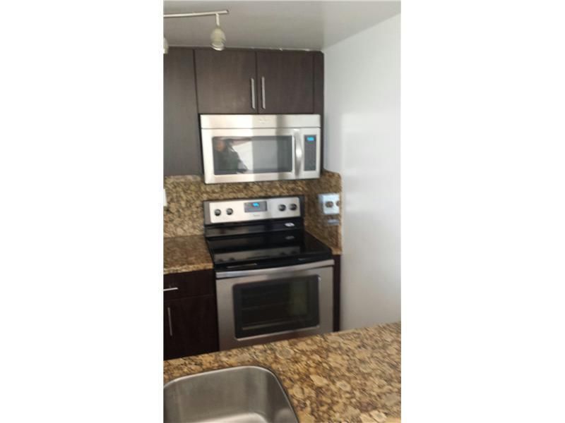Recently Rented: $1,800 (2 beds, 2 baths, 914 Square Feet)
