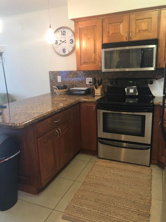 Recently Rented: $1,350 (1 beds, 1 baths, 684 Square Feet)