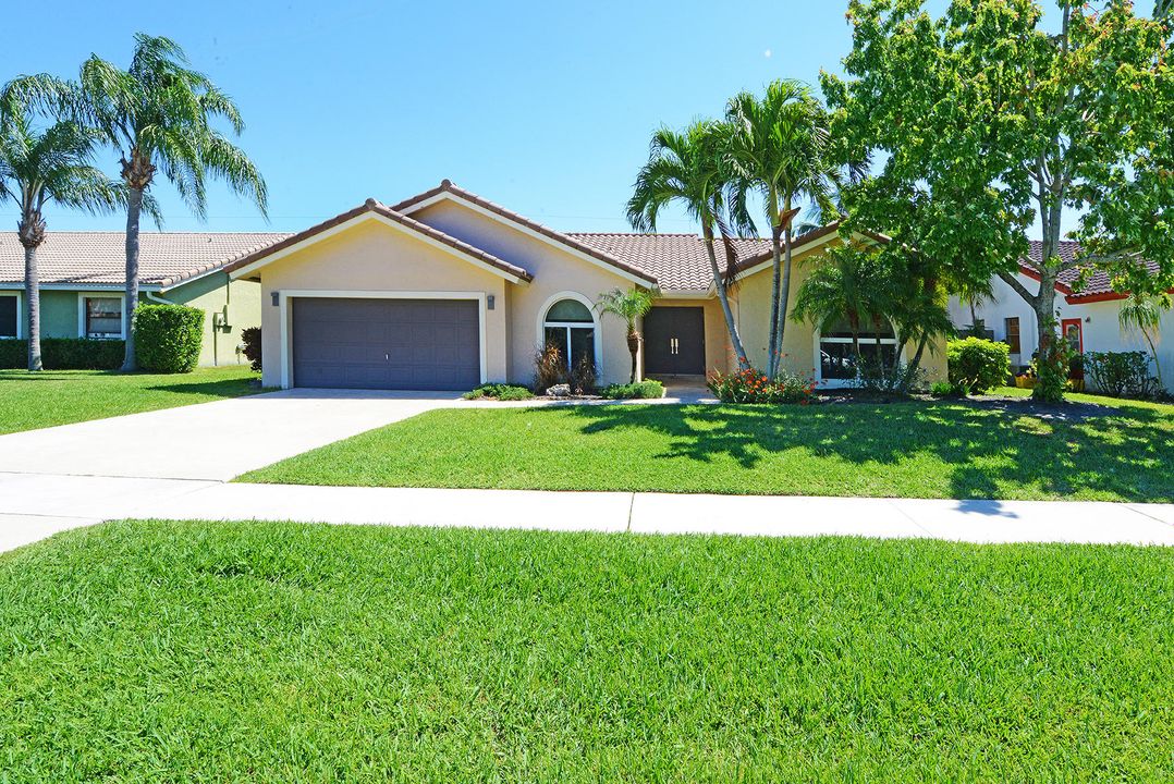 Recently Sold: $515,000 (4 beds, 3 baths, 2036 Square Feet)