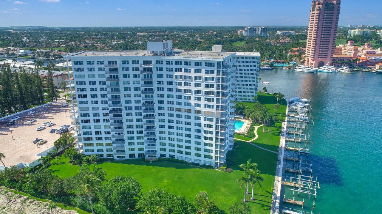 Recently Sold: $1,050,000 (2 beds, 2 baths, 1675 Square Feet)