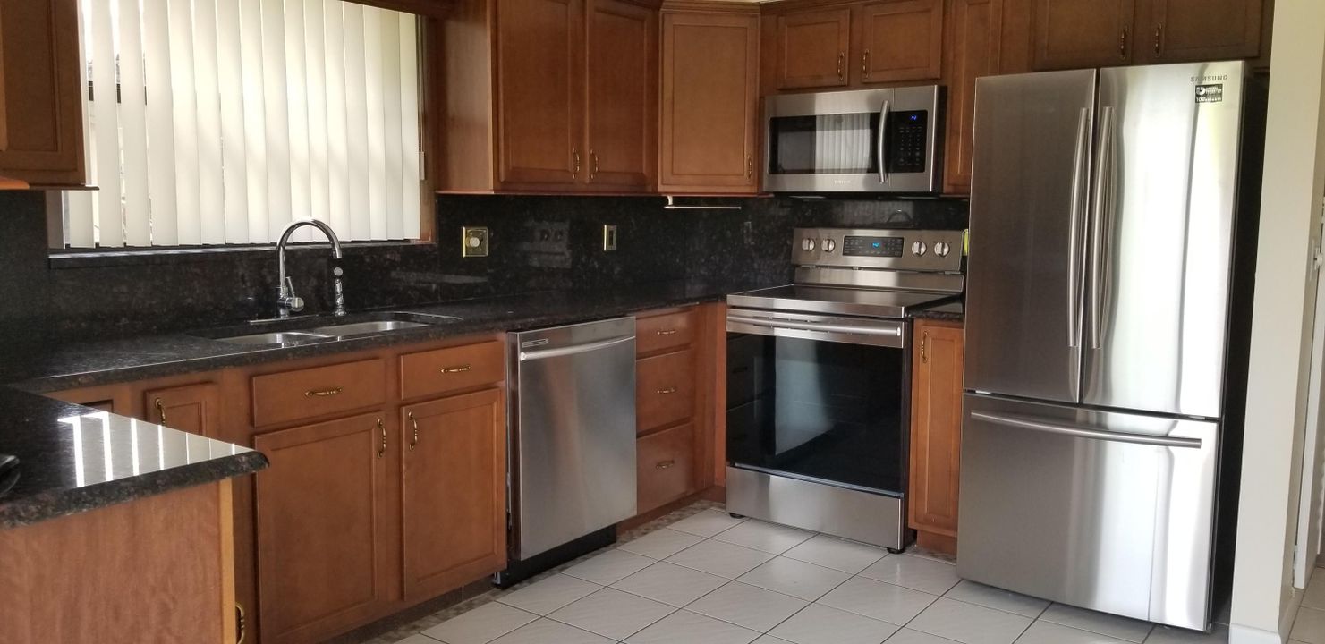 Recently Rented: $1,650 (2 beds, 2 baths, 1421 Square Feet)