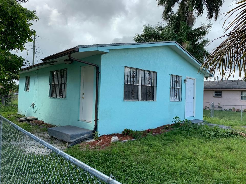 Recently Rented: $1,000 (2 beds, 1 baths, 816 Square Feet)