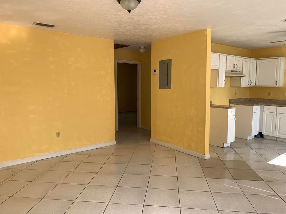 Recently Rented: $1,000 (2 beds, 1 baths, 816 Square Feet)