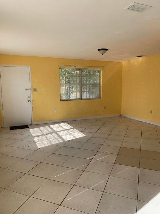 Recently Rented: $1,000 (2 beds, 1 baths, 816 Square Feet)