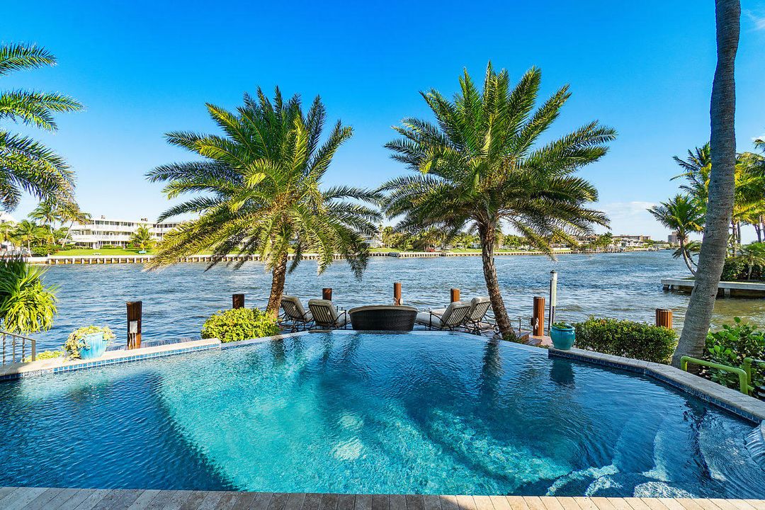 Recently Sold: $4,995,000 (6 beds, 6 baths, 7098 Square Feet)