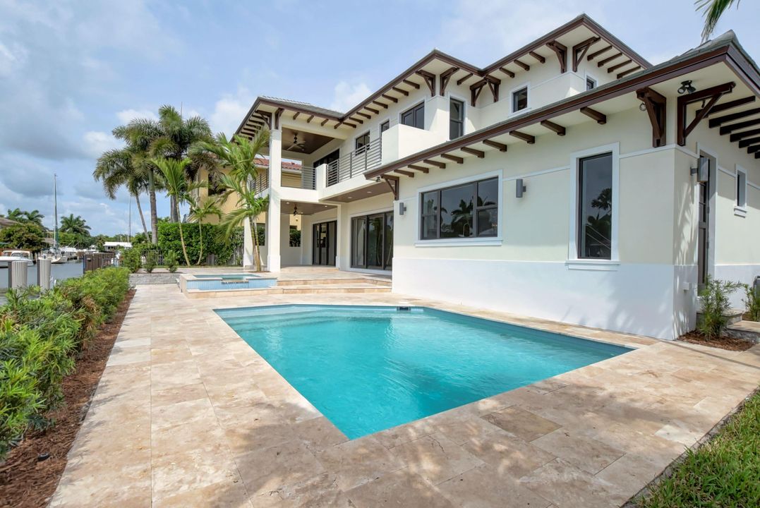 Recently Sold: $2,500,000 (5 beds, 5 baths, 3700 Square Feet)