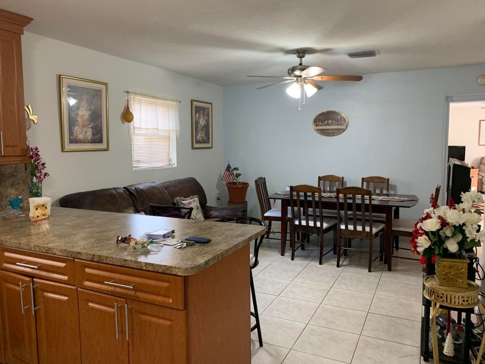 Recently Sold: $135,000 (3 beds, 2 baths, 1318 Square Feet)