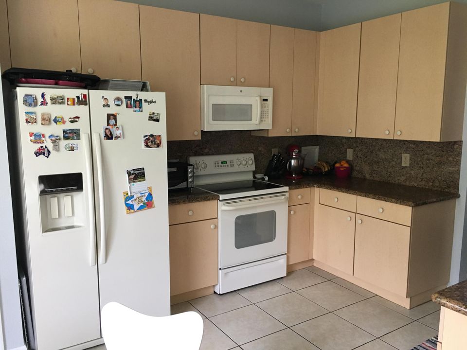 Recently Rented: $2,100 (3 beds, 2 baths, 1900 Square Feet)