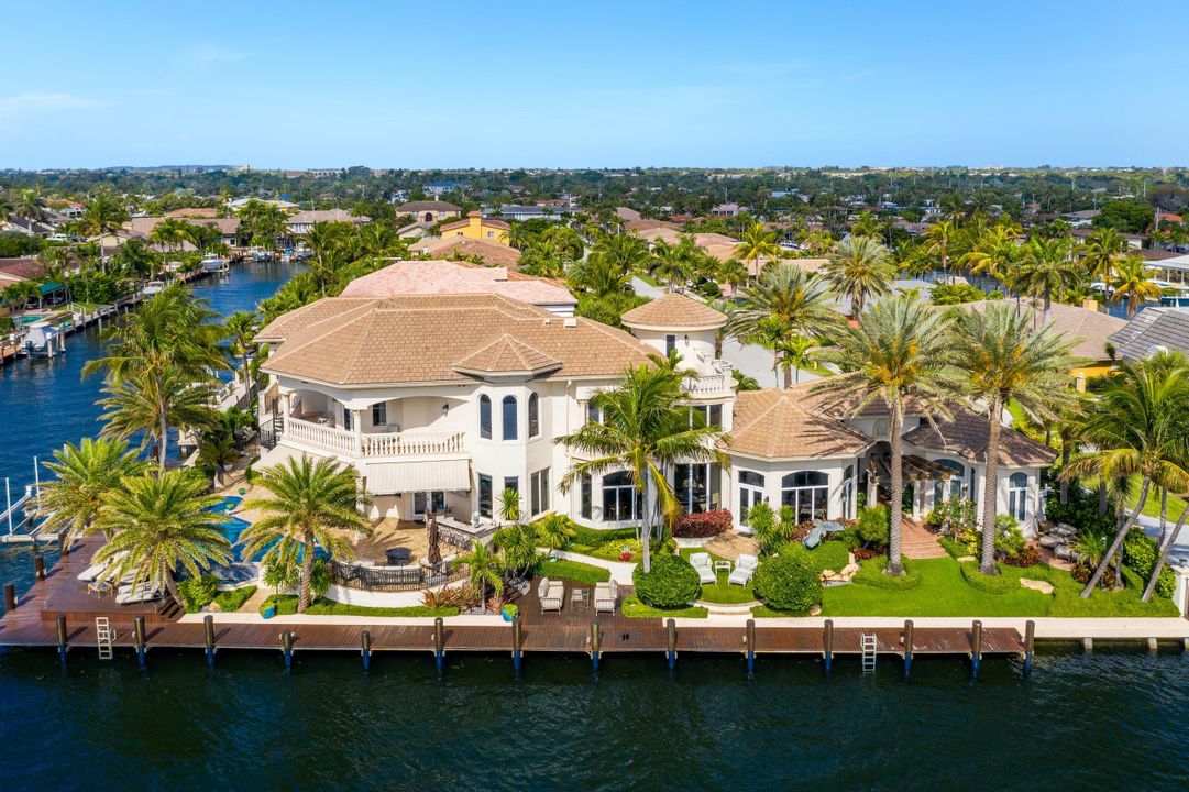 Recently Sold: $4,995,000 (6 beds, 6 baths, 7098 Square Feet)