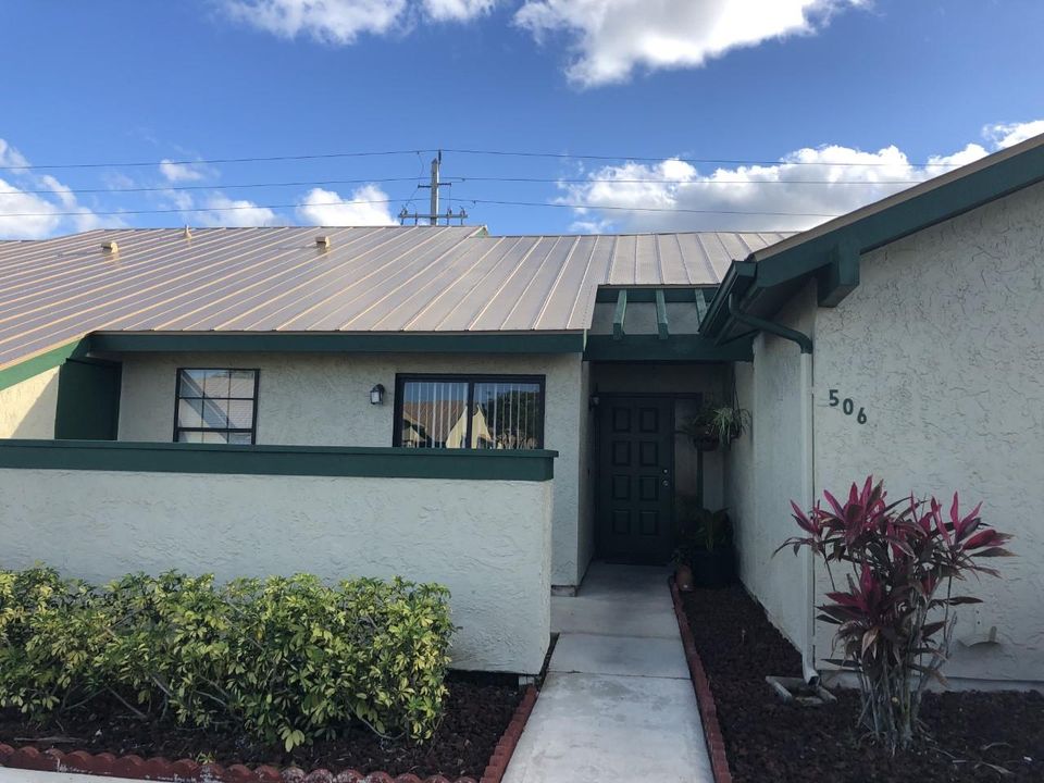 Recently Rented: $1,125 (2 beds, 1 baths, 908 Square Feet)