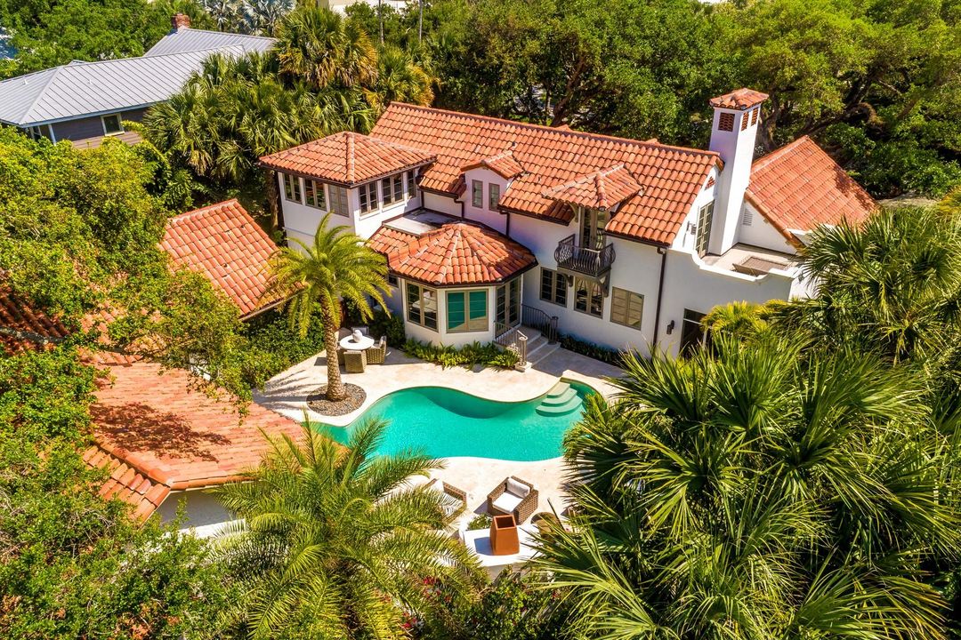 Recently Sold: $2,750,000 (4 beds, 5 baths, 3475 Square Feet)