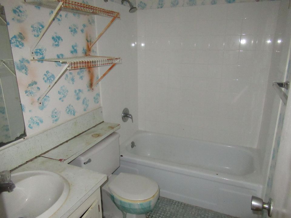 Vendido Recientemente: $25,000 (1 camas, 1 baños, 615 Pies cuadrados)