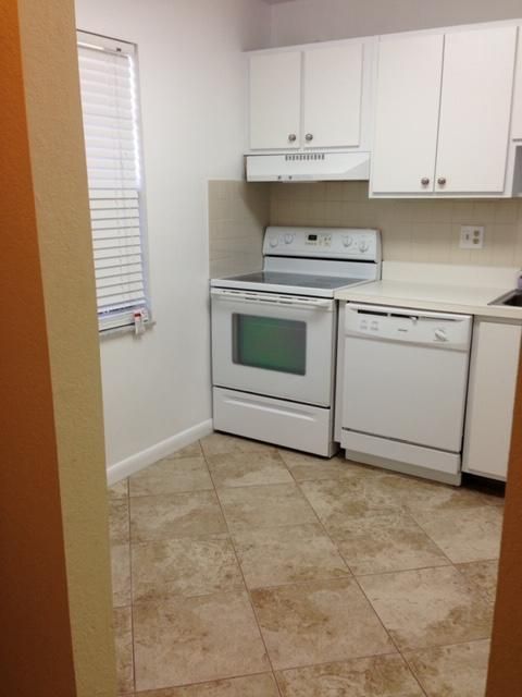 Recently Rented: $1,250 (2 beds, 2 baths, 925 Square Feet)
