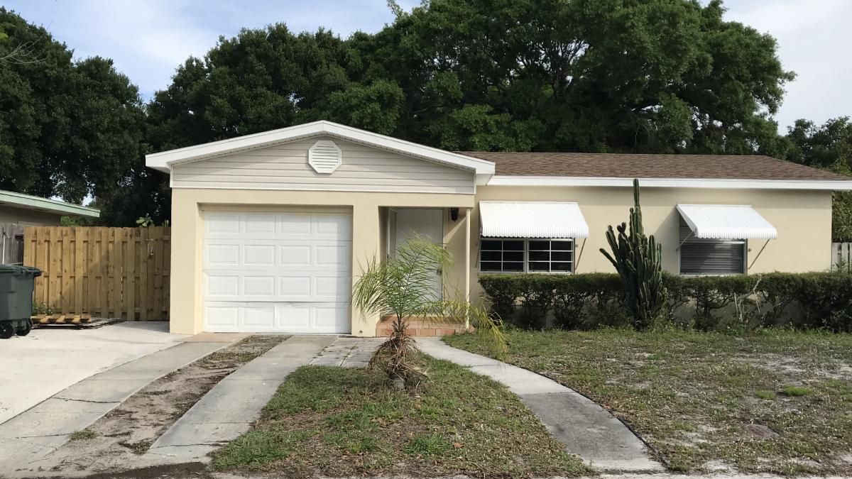 Recently Sold: $122,999 (2 beds, 1 baths, 1074 Square Feet)