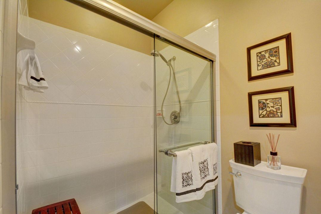 最近售出: $364,900 (3 贝兹, 2 浴室, 1926 平方英尺)