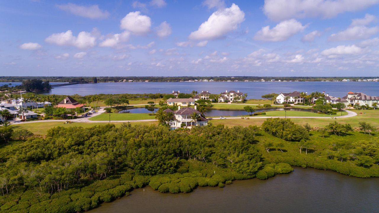 Recently Sold: $2,000,000 (4 beds, 4 baths, 5530 Square Feet)