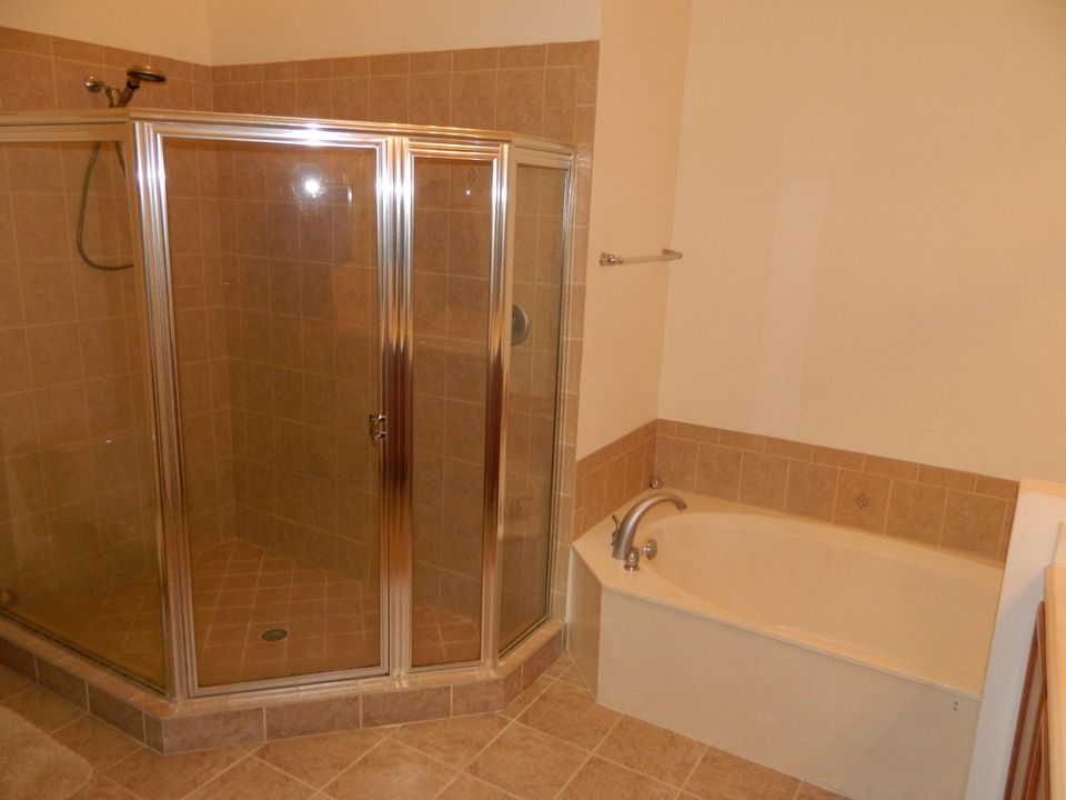最近租的: $1,850 (3 贝兹, 2 浴室, 2377 平方英尺)