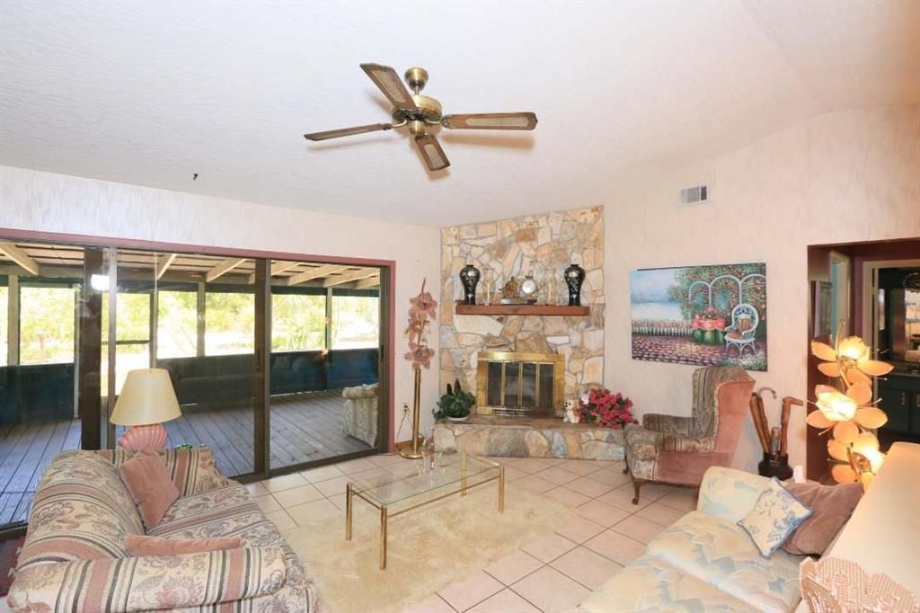 Recently Sold: $295,000 (3 beds, 2 baths, 1350 Square Feet)