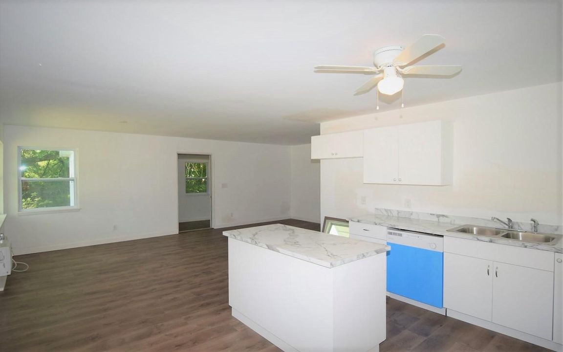 Recently Sold: $159,888 (2 beds, 1 baths, 1150 Square Feet)