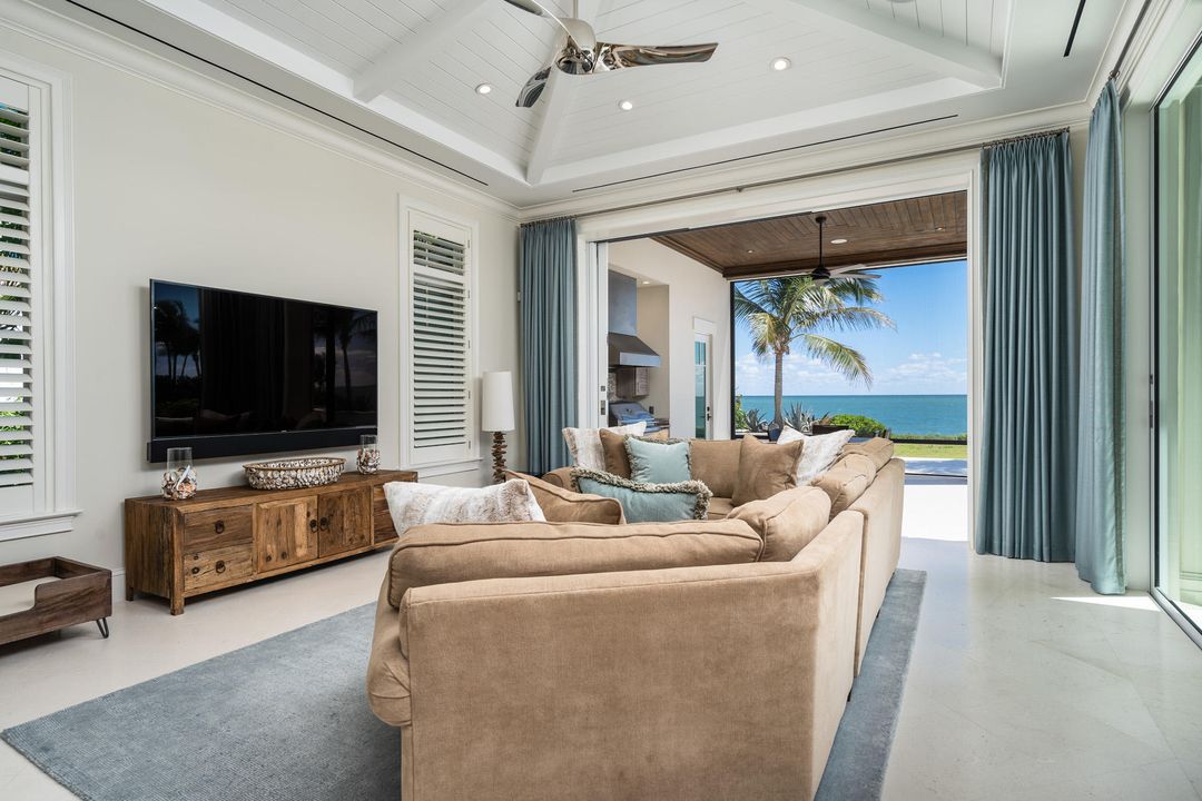 Recently Sold: $7,990,000 (5 beds, 5 baths, 8200 Square Feet)