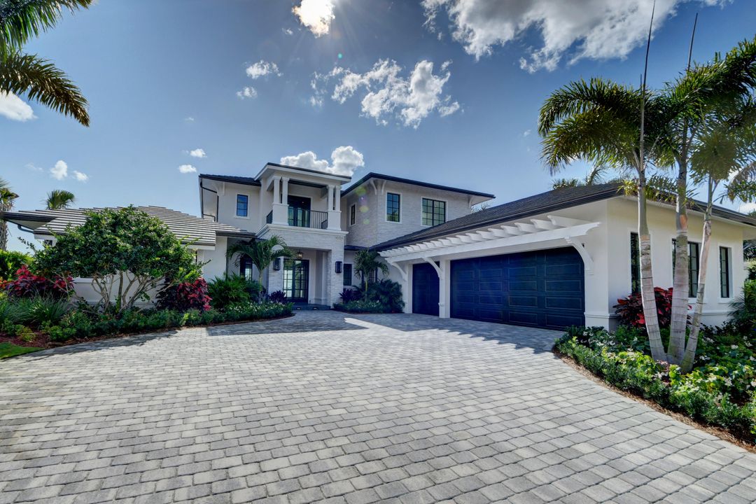 Recently Sold: $5,295,000 (5 beds, 5 baths, 5141 Square Feet)
