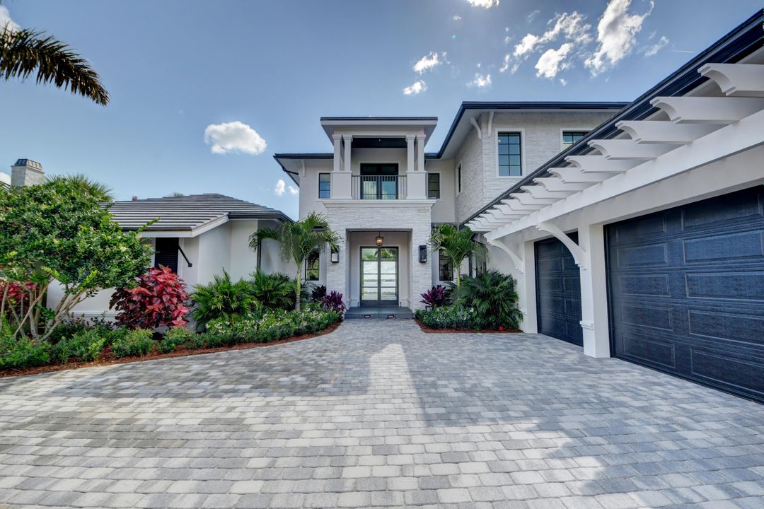 Recently Sold: $5,295,000 (5 beds, 5 baths, 5141 Square Feet)