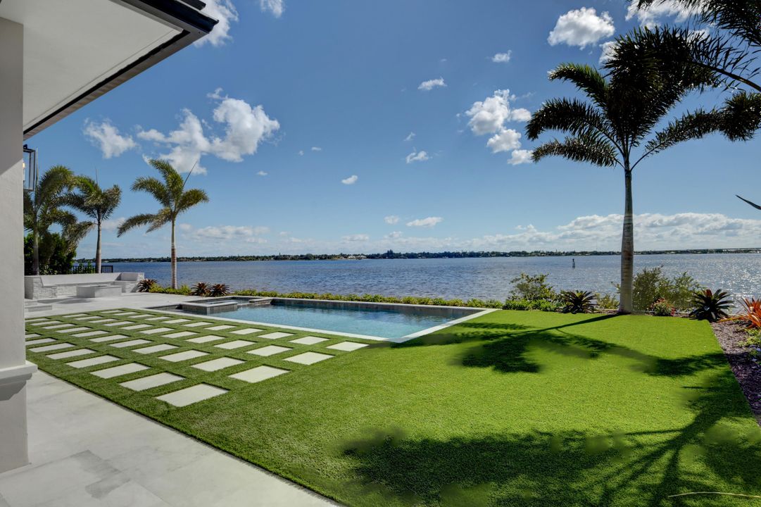 Recently Sold: $5,295,000 (5 beds, 5 baths, 5141 Square Feet)