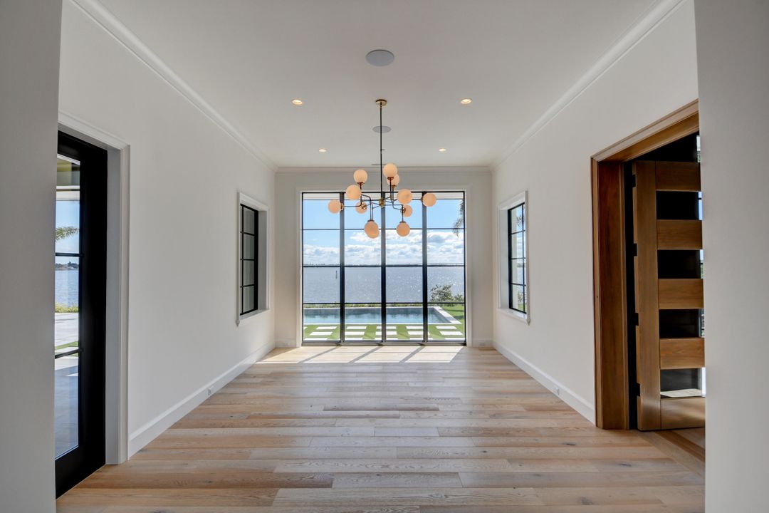 Recently Sold: $5,295,000 (5 beds, 5 baths, 5141 Square Feet)