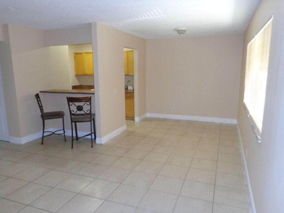 Recently Rented: $1,295 (2 beds, 2 baths, 900 Square Feet)