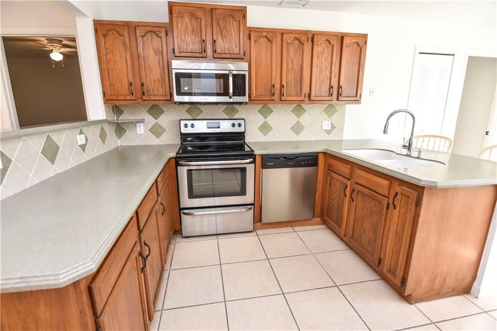 Recently Rented: $1,650 (3 beds, 2 baths, 1628 Square Feet)