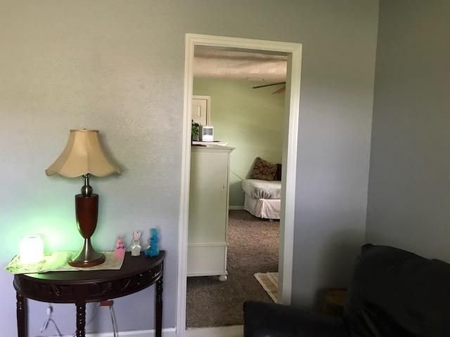 Recently Rented: $900 (2 beds, 1 baths, 700 Square Feet)