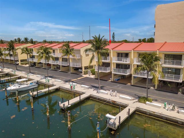 Recently Sold: $751,000 (2 beds, 2 baths, 1298 Square Feet)