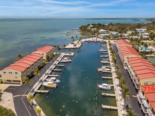 Recently Sold: $751,000 (2 beds, 2 baths, 1298 Square Feet)