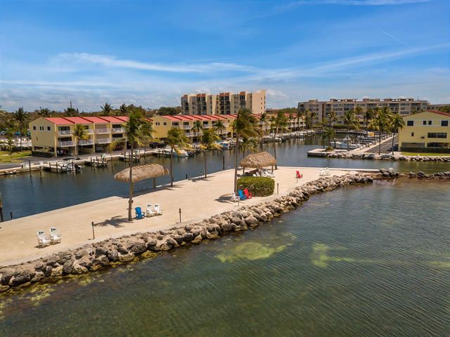 Recently Sold: $751,000 (2 beds, 2 baths, 1298 Square Feet)