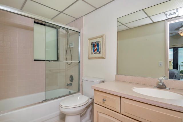 Недавно продано: $751,000 (2 спален, 2 ванн, 1298 Квадратных фут)