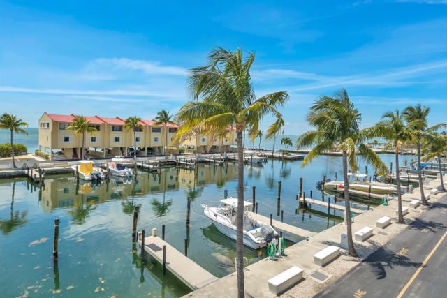 Recently Sold: $751,000 (2 beds, 2 baths, 1298 Square Feet)