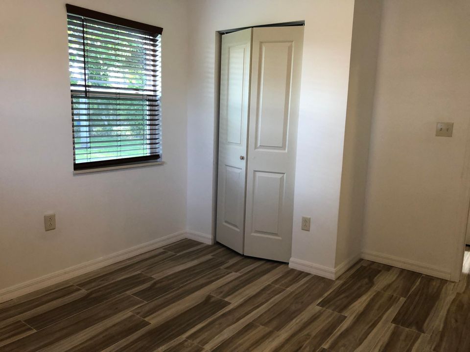Recently Rented: $2,000 (3 beds, 1 baths, 972 Square Feet)