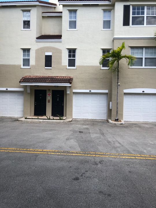 Recently Rented: $1,675 (2 beds, 2 baths, 1100 Square Feet)