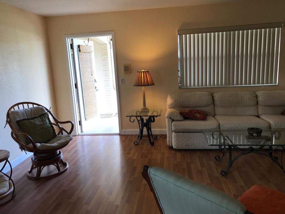 Vendido Recientemente: $42,000 (1 camas, 1 baños, 726 Pies cuadrados)