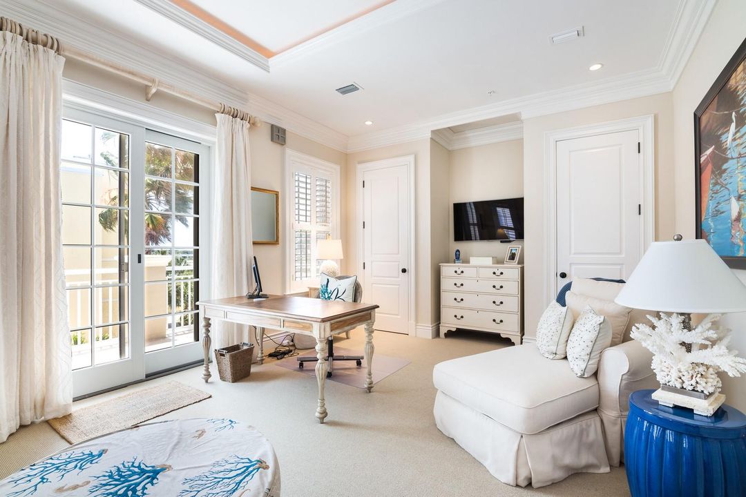 Recently Sold: $2,000,000 (3 beds, 3 baths, 2848 Square Feet)