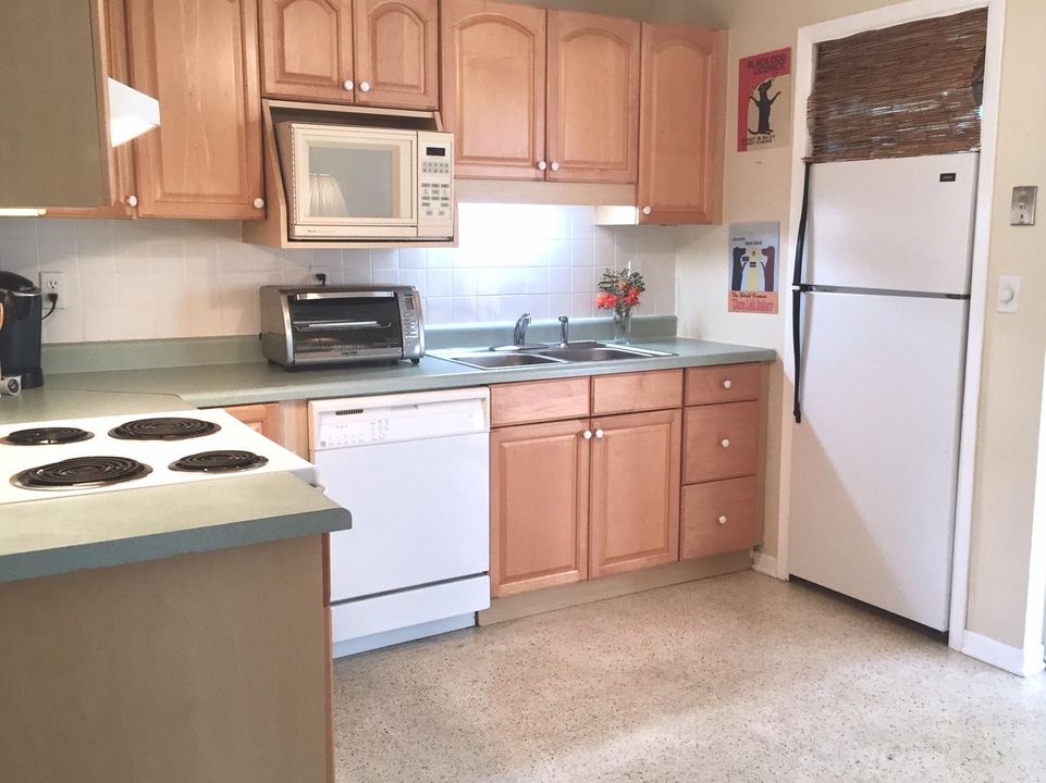 Recently Rented: $2,000 (2 beds, 1 baths, 1073 Square Feet)