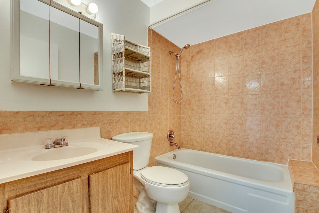 最近租的: $1,300 (2 贝兹, 1 浴室, 800 平方英尺)