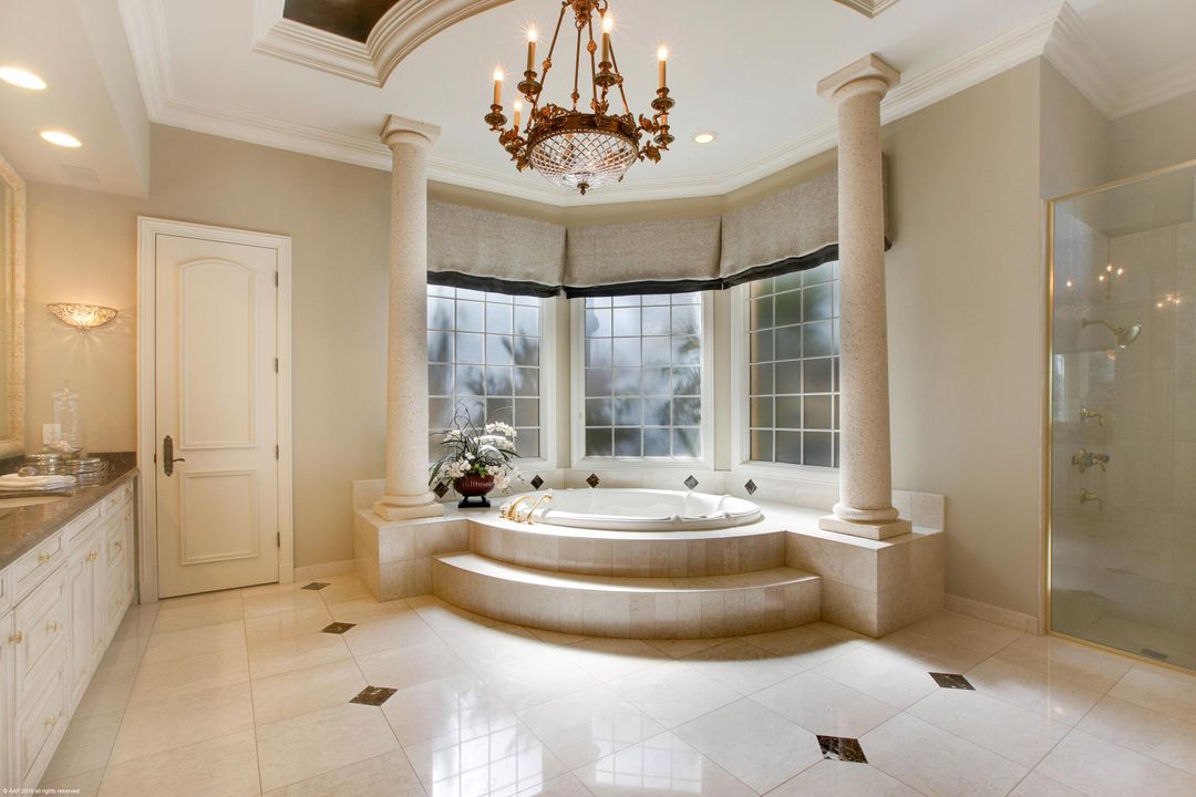 Недавно продано: $1,985,000 (6 спален, 6 ванн, 6530 Квадратных фут)