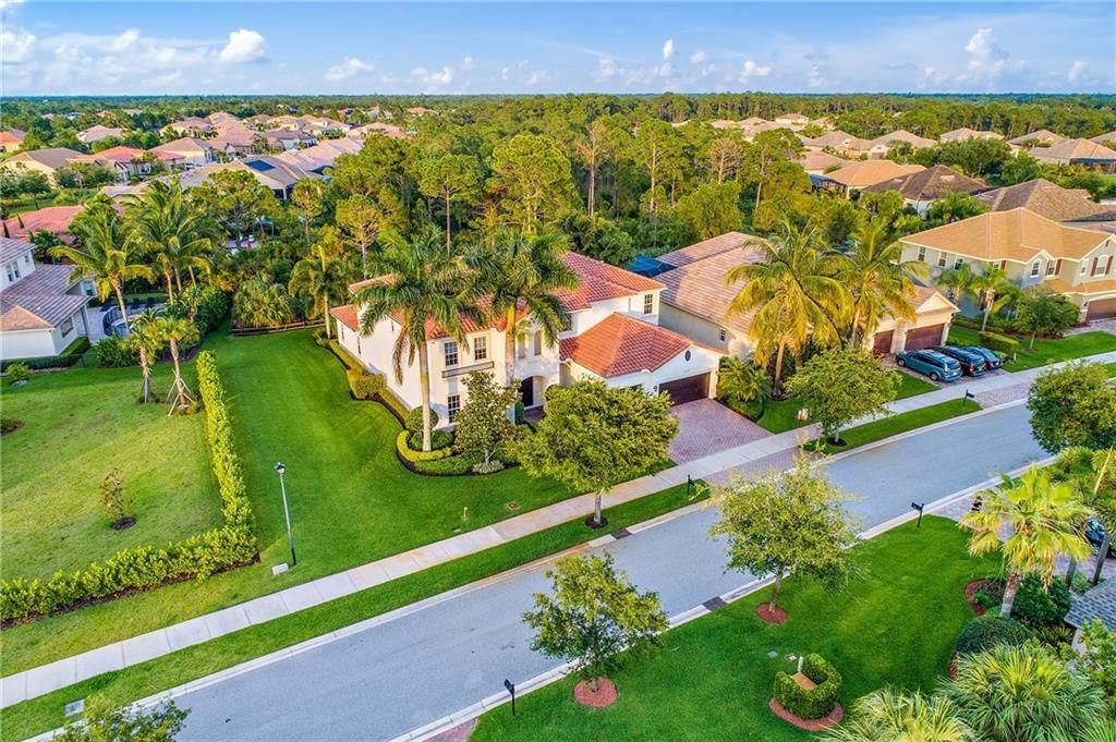 Recently Sold: $795,000 (6 beds, 4 baths, 5292 Square Feet)