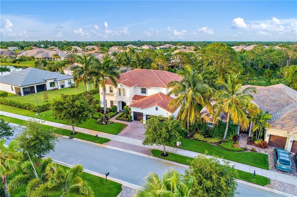 Recently Sold: $795,000 (6 beds, 4 baths, 5292 Square Feet)