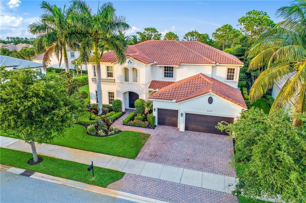 Recently Sold: $795,000 (6 beds, 4 baths, 5292 Square Feet)